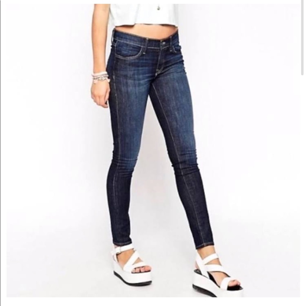 Wildfox || NWT Denim Liberty Mid Rise Skinny Jean
